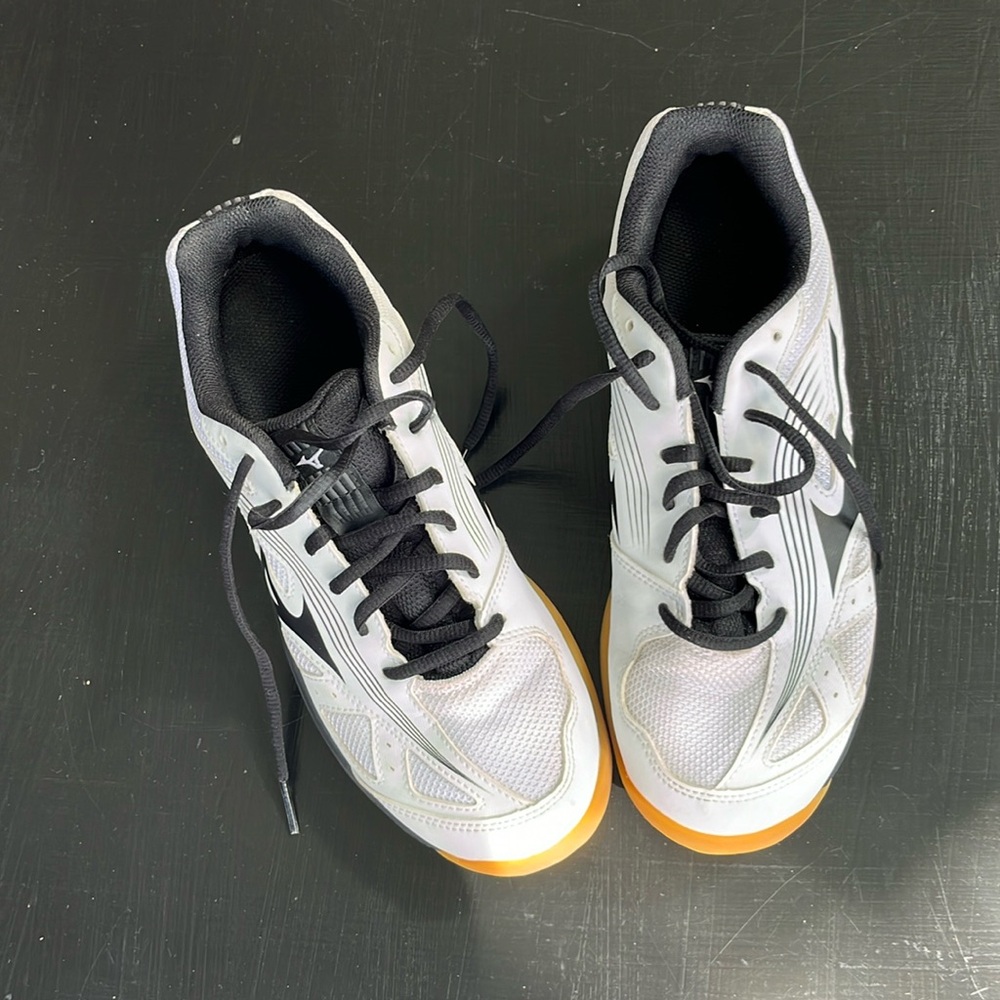 Mizuno women’s Cyclone Speed 3 volleyball shoes .